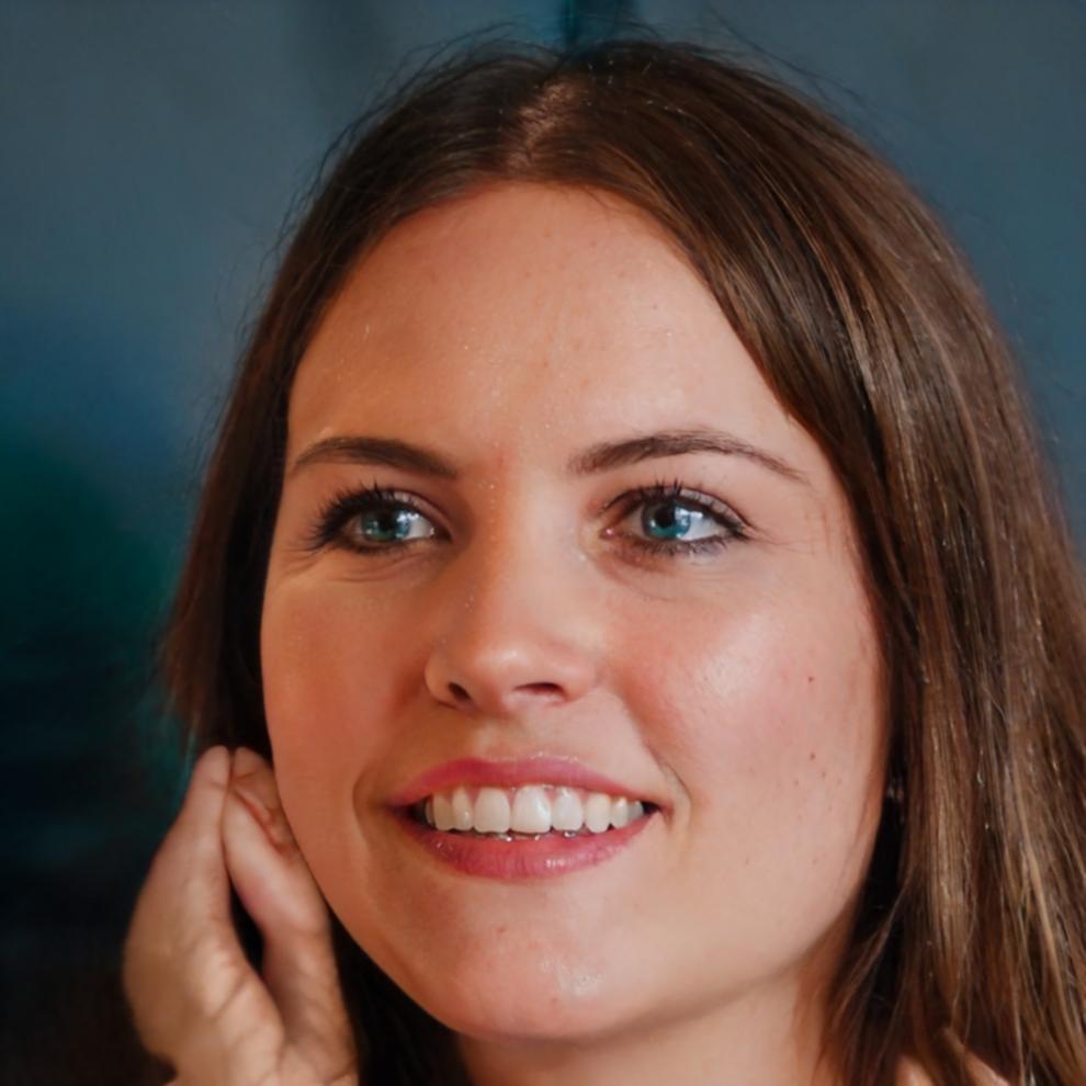 Dr. Sarah Weber - Leitende Finanzanalystin bei revixolarian